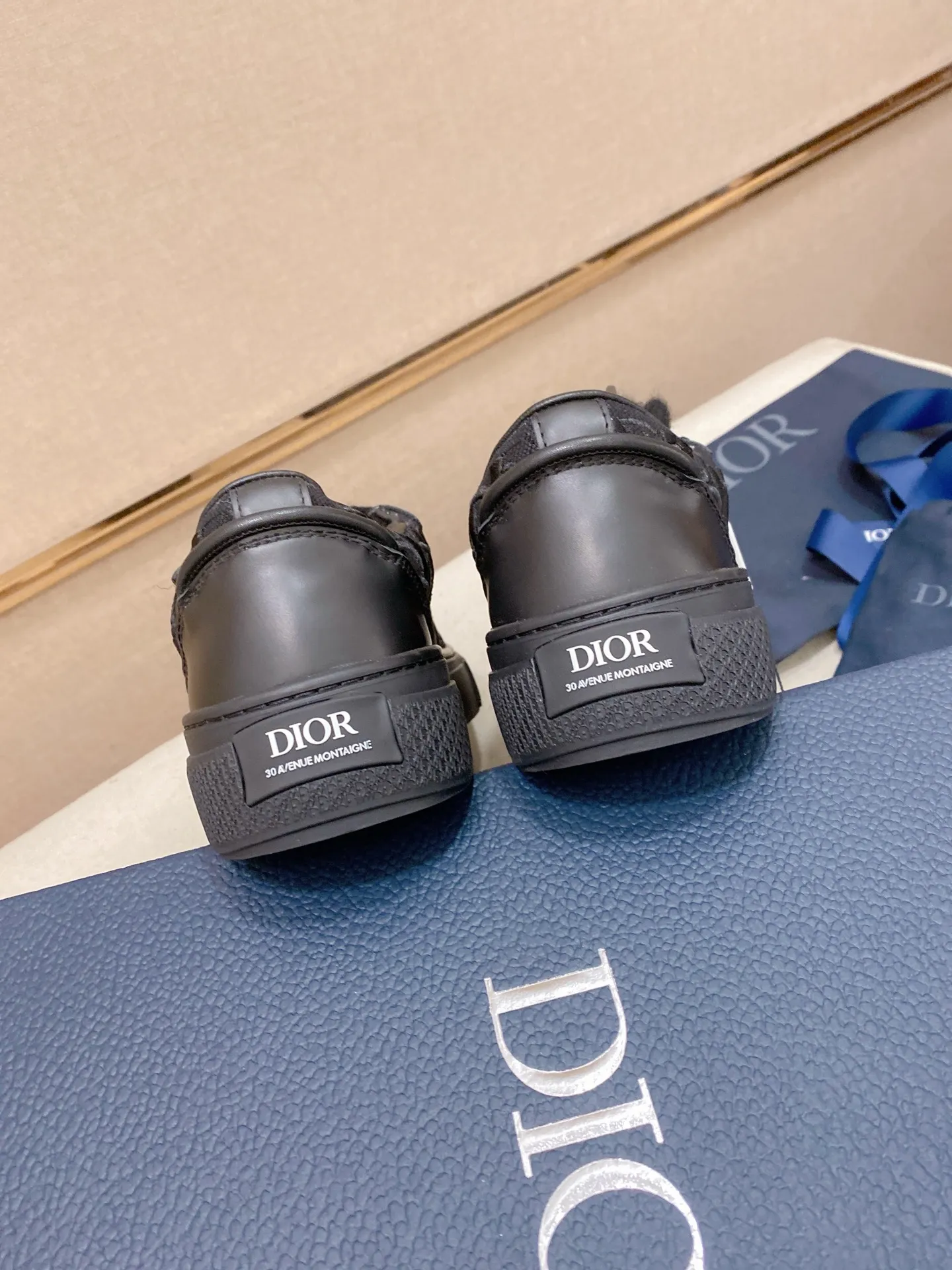 Factory price: 300 Men's shoes 💰[Dior·Dior] Top 🔍Couple style 💏🔍New casual sports style couple shoes, new four-season design, perfect workmanship, lace-up lazy style to create cabinet quality, upper: imported first-layer cowhide, sheepskin lining is soft and comfortable, ultra-light TPU wear-resistant outsole, simple, versatile fashion men's shoes, excellent color code number 35--44